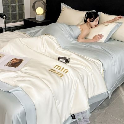 Set di coperte di seta lavata di lusso per matrimoni quattro pezzi e tre pezzi per un sonno confortevole