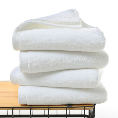 Asciugamani per hotel 70*140cm Disegno a strisce Jacquard Asciugamano da bagno in microfibra con logo OEM
