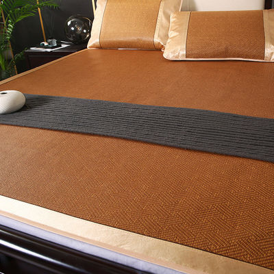 Rimani fresco e confortevole quest'estate con un set di tappetini di rotino a tre pezzi personalizzabili