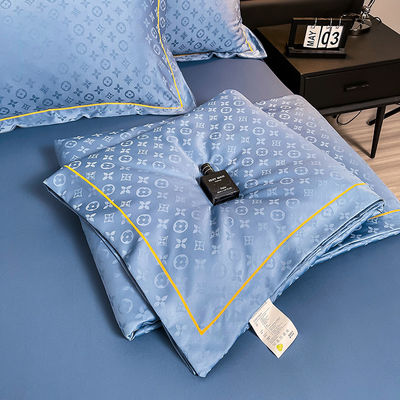 Confortevole e traspirante 200TC Satin Jacquard Quilt Set per le fresche notti estive