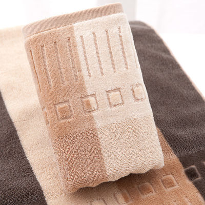 Grandi tovaglioli di cotone di lusso per un bagno personalizzato e sostenibile