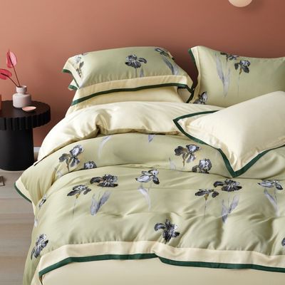 Colorato su misura 4 Pcs Polyester di lusso Tessuto piatto Soft Hotel Design Letto Set per King Bed