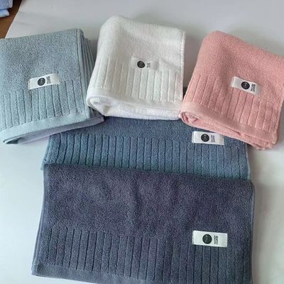 Asciugamano da bagno di cotone morbido e di peluche con design a strisce semplici a doppio lato