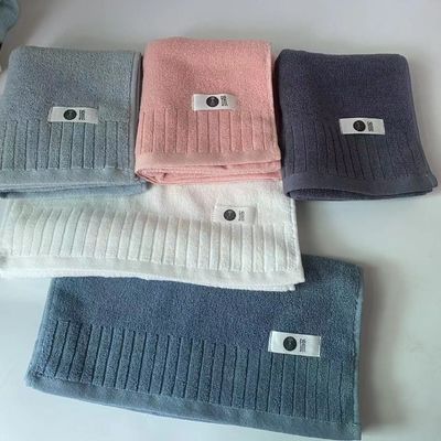 Asciugamano da bagno di cotone morbido e di peluche con design a strisce semplici a doppio lato