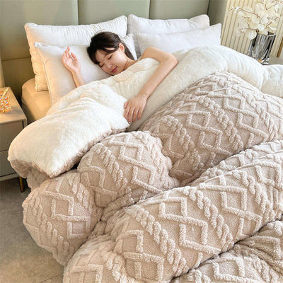 100% di poliestere spessito Taffeta caldo Winter Quilt con velluto di agnello e modello stampato
