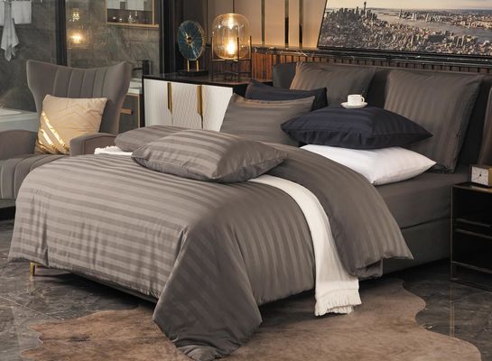Set multifunzionale di biancheria da letto a strisce in satinato al 100% in poliestere per la casa o l'hotel