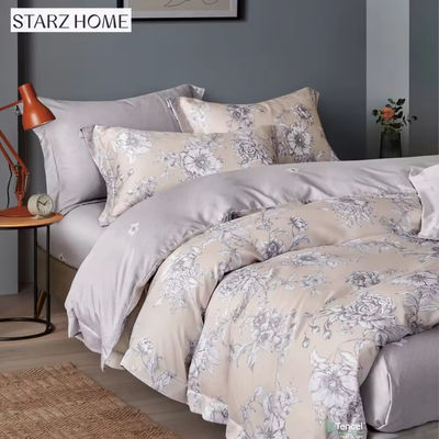 Aggiungi un tocco di eleganza alla tua camera da letto con il nostro set di biancheria da letto stampata con fiori per tutte le stagioni