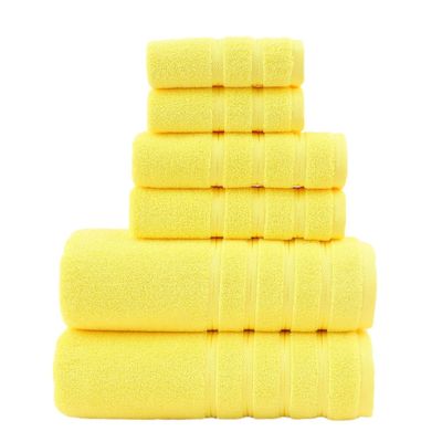 Migliora il tuo bagno con questo set di asciugamani di cotone spessito e pettinato in bianco