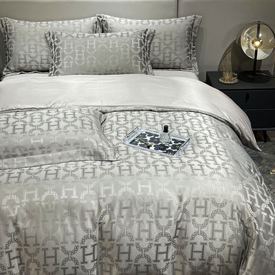 40 Tissu Count Light Luxury Satin Jacquard Set di biancheria da letto da quattro pezzi per i mercati di campagna