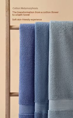 Asciugamani di cotone morbidi e di pelliccia per un bagno di lusso