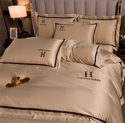 Accogliente albergo grigio biancheria da letto da sposa rossa Kit di quattro pezzi con seta lavata Set di biancheria da letto da quattro pezzi