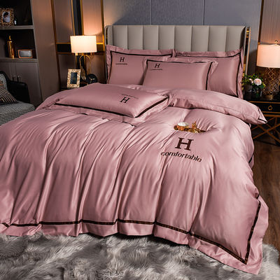 Set di biancheria da letto in poliestere ricamata per fine camera da letto di lusso in stile moderno
