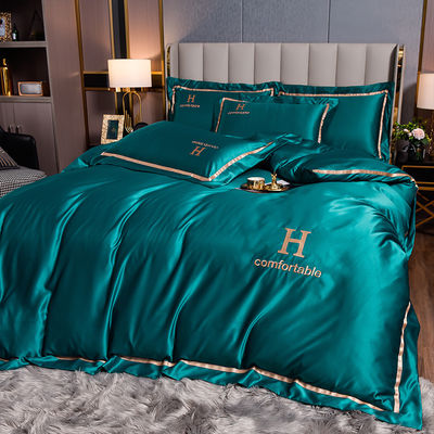 Set di biancheria da letto in poliestere ricamata per fine camera da letto di lusso in stile moderno