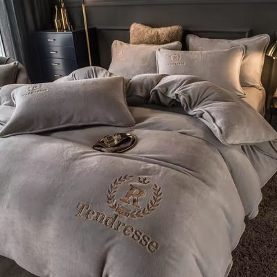 Set di biancheria da letto in velluto di latte massello personalizzato Set di quattro pezzi di flanello caldo addensato