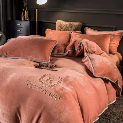 Set di biancheria da letto in velluto di latte massello personalizzato Set di quattro pezzi di flanello caldo addensato