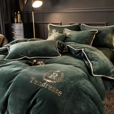 Set di biancheria da letto in velluto di latte massello personalizzato Set di quattro pezzi di flanello caldo addensato