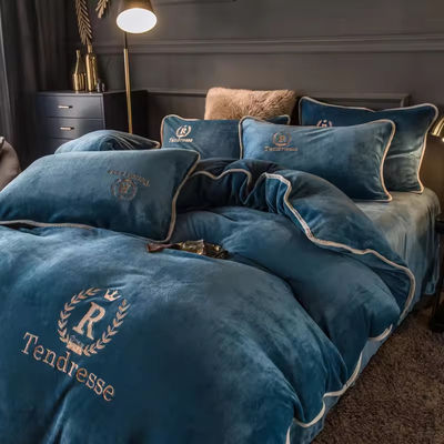 Set di biancheria da letto in velluto di latte massello personalizzato Set di quattro pezzi di flanello caldo addensato