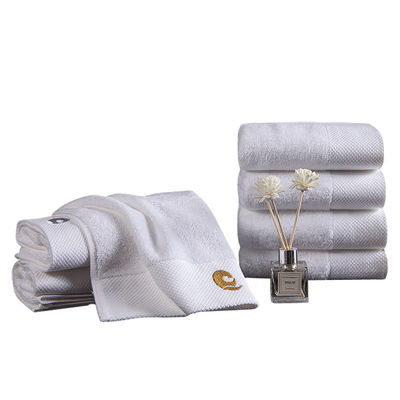 Asciugamano da bagno di cotone bianco di alta qualità perfetto per hotel a cinque stelle e saloni di bellezza