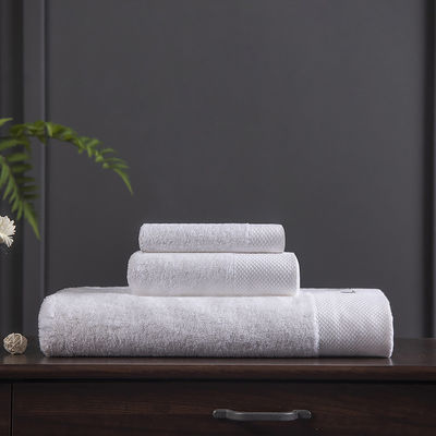 Asciugamano da bagno di cotone bianco di alta qualità perfetto per hotel a cinque stelle e saloni di bellezza