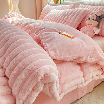 Hot Furry Design Rabbit False Fur Fluffy Plush Caldo Set di copertura di copriletto Set di biancheria da letto in quattro pezzi