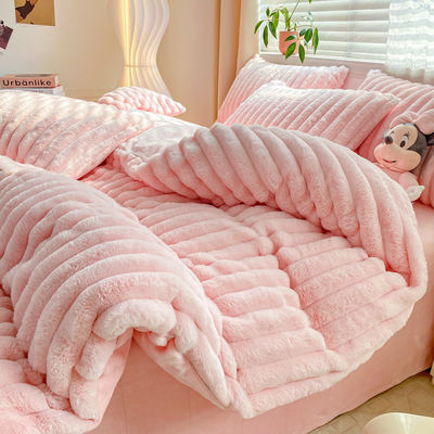 Hot Furry Design Rabbit False Fur Fluffy Plush Caldo Set di copertura di copriletto Set di biancheria da letto in quattro pezzi