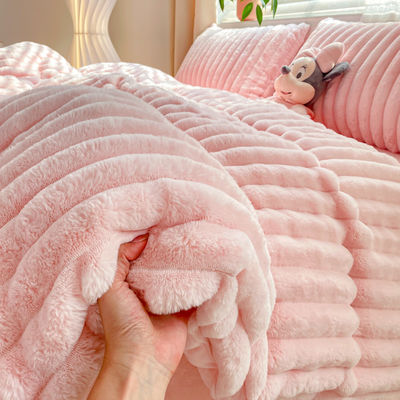 Hot Furry Design Rabbit False Fur Fluffy Plush Caldo Set di copertura di copriletto Set di biancheria da letto in quattro pezzi