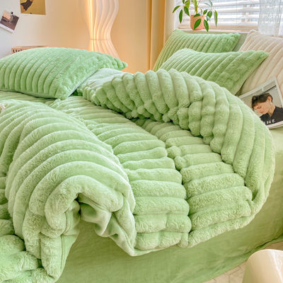 Alza il tuo gioco di biancheria da letto con il set di coperte per coperte di pellicce di coniglio caldo