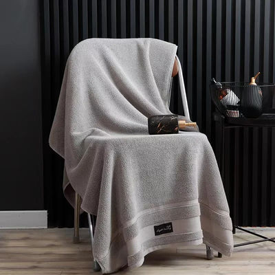 Set di asciugamani per hotel di lusso in cotone puro con disegno a strisce spesse e Jacquard