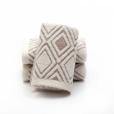 Asciugamano morbido e assorbente realizzato in cotone puro al 100% con tessuto bianco