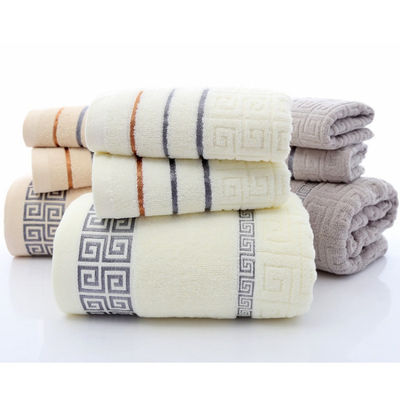 Hotel Essential Bath Towel in cotone con forte assorbimento dell'acqua e logo personalizzato