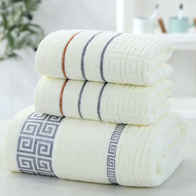 Hotel Essential Bath Towel in cotone con forte assorbimento dell'acqua e logo personalizzato