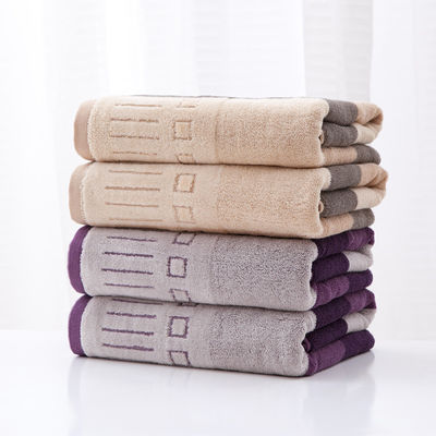 Vivi il lusso del cotone puro con questo set di asciugamani di bagno sostenibile