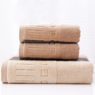 Vivi il lusso del cotone puro con questo set di asciugamani di bagno sostenibile