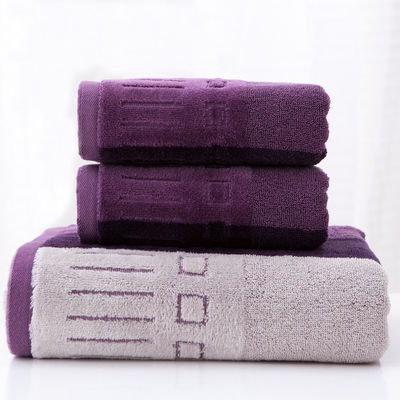 Vivi il lusso del cotone puro con questo set di asciugamani di bagno sostenibile