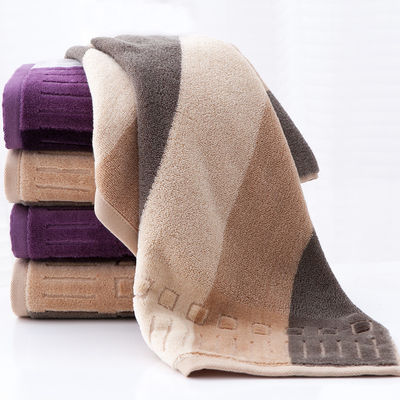 Vivi il lusso del cotone puro con questo set di asciugamani di bagno sostenibile