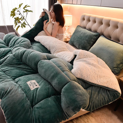 Set di biancheria da letto a misura personalizzata con copriletto di velluto di agnello caldo addensato e logo personalizzato