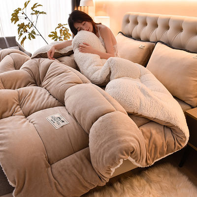 Set di biancheria da letto a misura personalizzata con copriletto di velluto di agnello caldo addensato e logo personalizzato