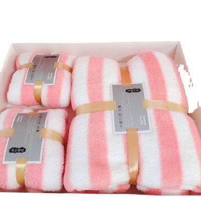 Set 3 in 1 di asciugamani per bagno da designer come mostrato