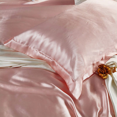 Prova il comfort con il nostro set di lenzuola in seta pura al 100%