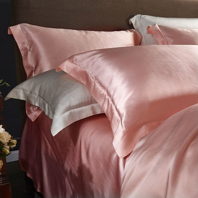 Prova il comfort con il nostro set di lenzuola in seta pura al 100%