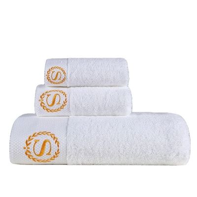 Set di asciugamani bianchi per hotel a prova di bambino con personalizzazione ricamata in cotone puro