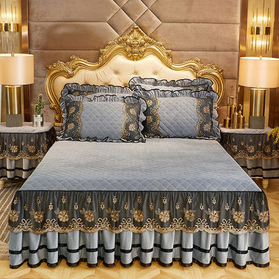 Set di biancheria da letto da quattro pezzi per il matrimonio con cura facile, ricamo senza sbiadimento, gonna da letto in pizzo
