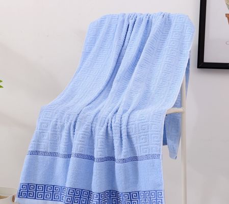 Asciugamani di lusso tessuti con cotone 100% pettinato e design ipoallergenico