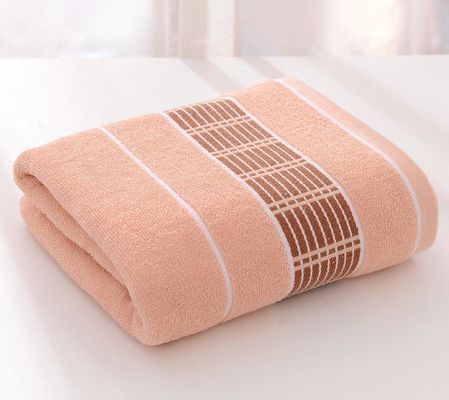 Rivoluzionate la vostra esperienza di bagno con il nostro asciugamano da bagno da 70*140 cm in strisce colorate