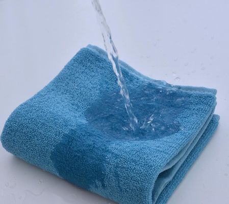 Rivoluzionate la vostra esperienza di bagno con il nostro asciugamano da bagno da 70*140 cm in strisce colorate