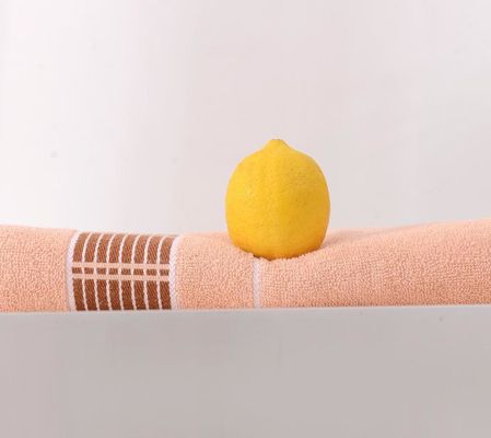 Rivoluzionate la vostra esperienza di bagno con il nostro asciugamano da bagno da 70*140 cm in strisce colorate