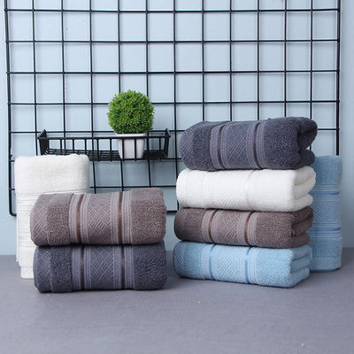Rollo di asciugamani di cotone biologico morbido e ricco per un bagno confortevole