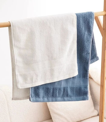 Set di asciugamani da bagno bianchi personalizzati 70*140cm 100% cotone Asciugamani da bagno per hotel di lusso