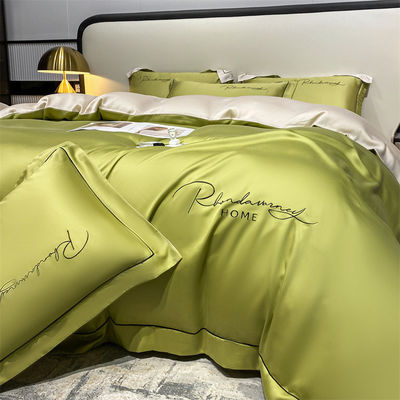 Colore solido luce lusso ricamo di seta lavata 4 pcs set di biancheria da letto con lenzuola montata