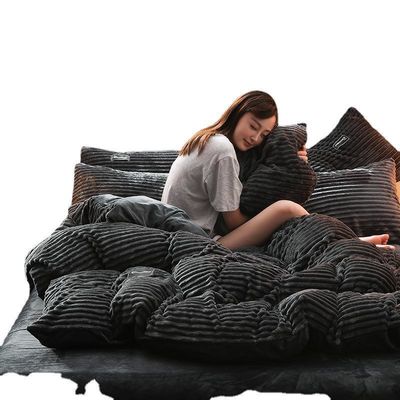 Set di biancheria da letto addensata d'autunno e inverno Set di copertura di velluto di corallo con colore puro